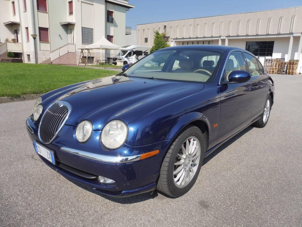 Jaguar S-Type Executive d'epoca a Mantova