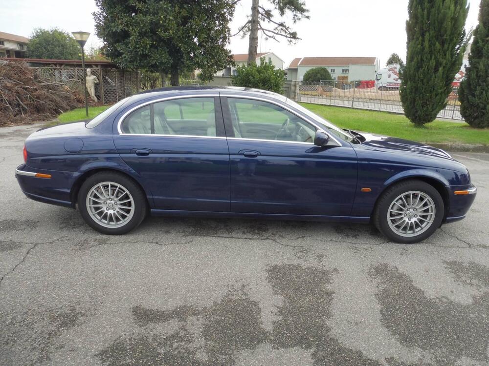 Jaguar S-Type Executive d'epoca a Mantova (2)