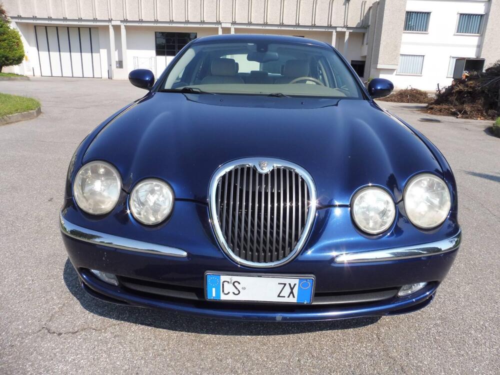 Jaguar S-Type Executive d'epoca a Mantova (4)