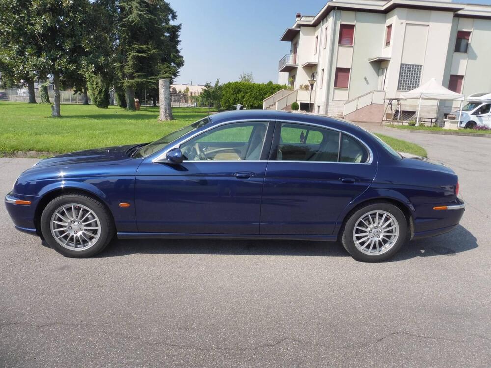 Jaguar S-Type Executive d'epoca a Mantova (5)