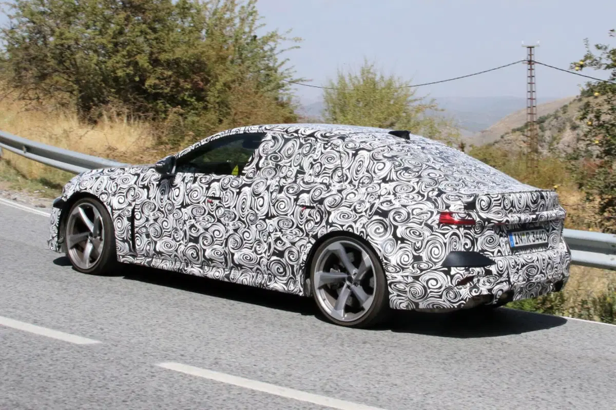 Audi RS5: la nuova generazione sarà ibrida, addio al V6 | Foto Spia (2)