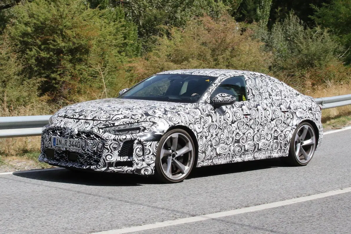 Audi RS5: la nuova generazione sarà ibrida, addio al V6 | Foto Spia (5)