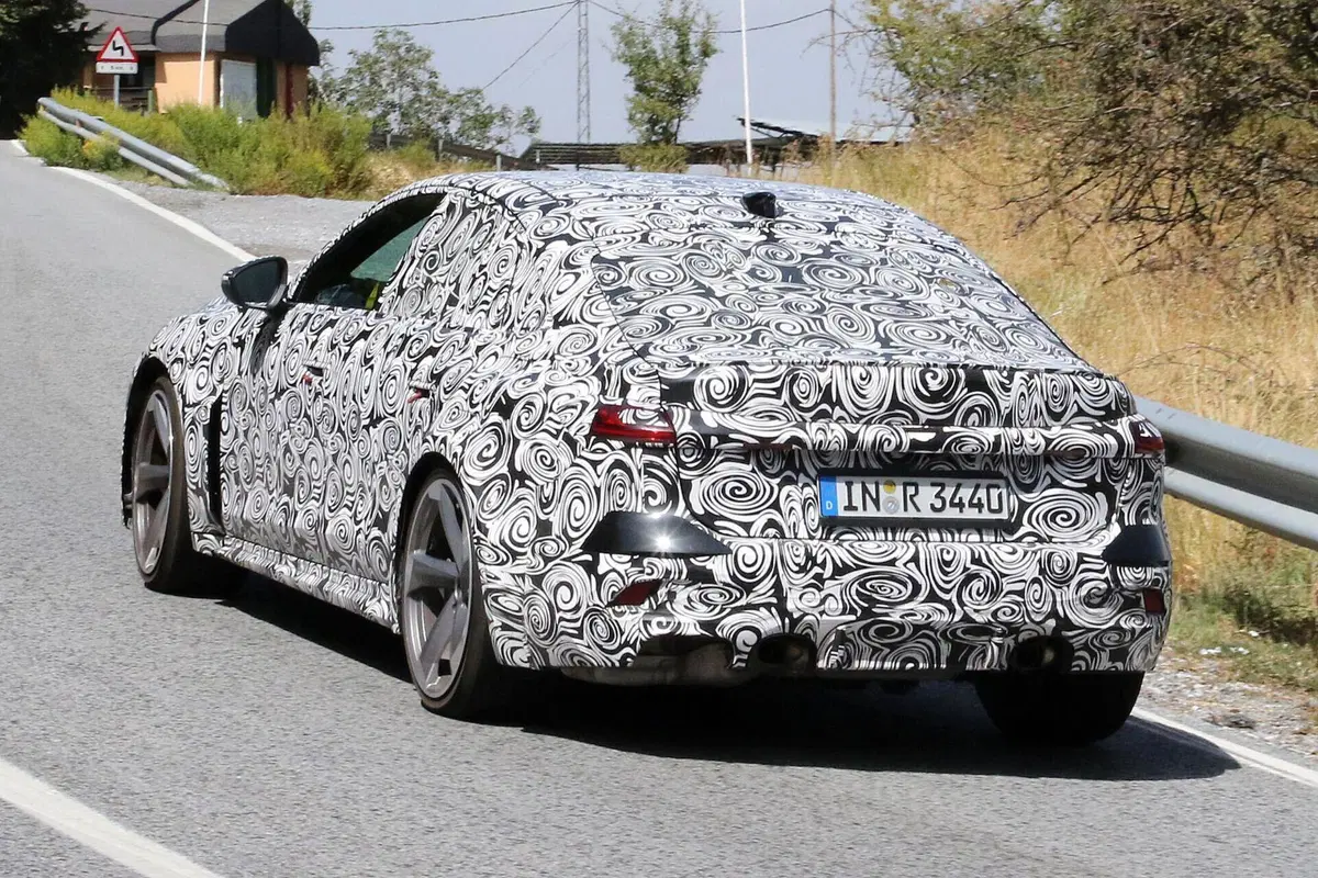 Audi RS5: la nuova generazione sarà ibrida, addio al V6 | Foto Spia (7)