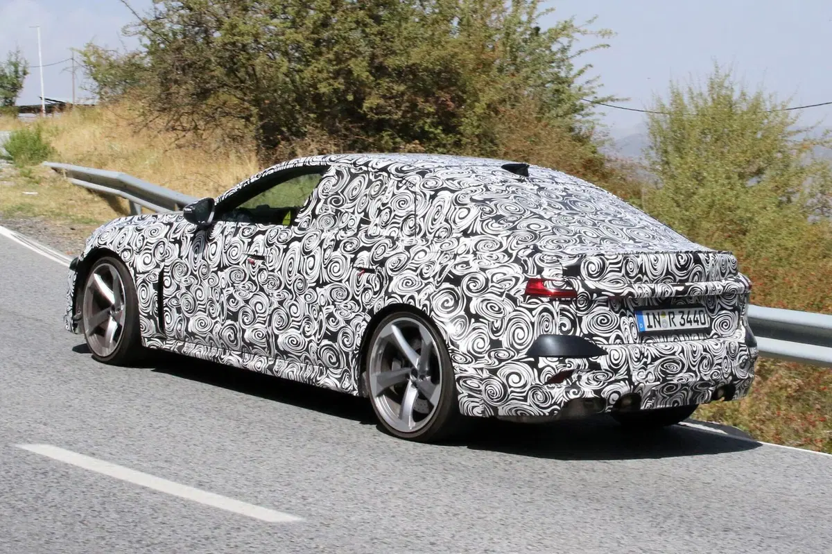 Audi RS5: la nuova generazione sarà ibrida, addio al V6 | Foto Spia (8)