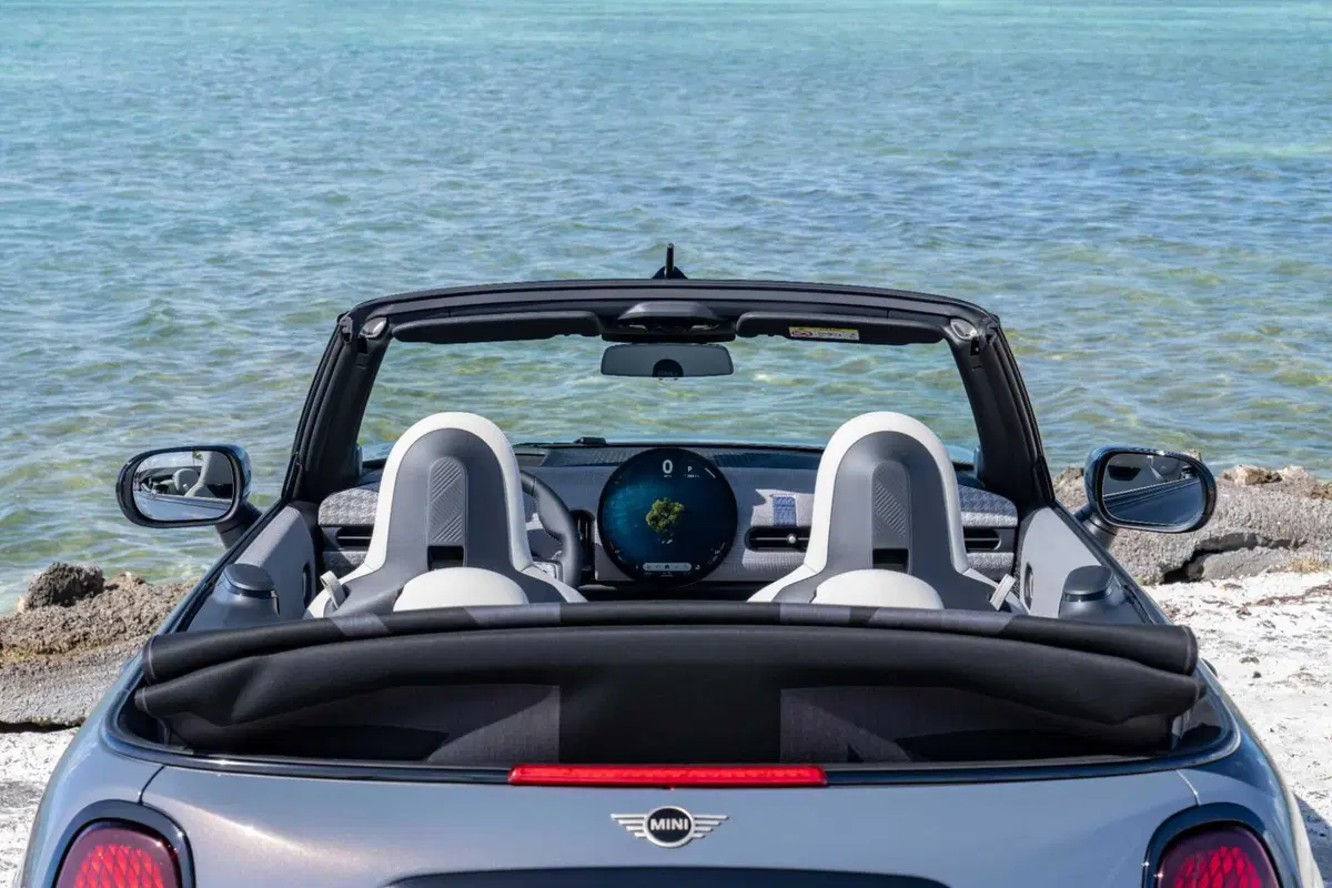 Nuova MINI Cooper cabrio: l'evoluzione del divertimento a cielo aperto (6)