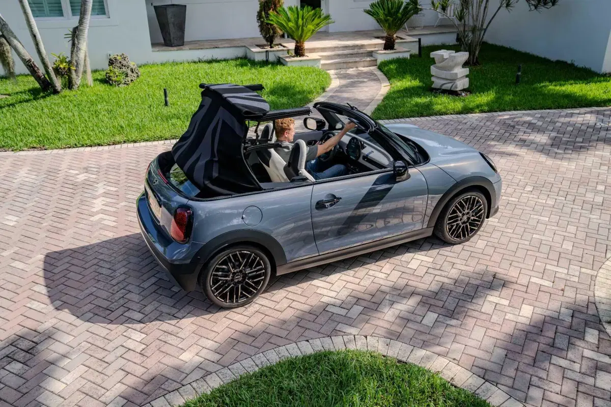 Nuova MINI Cooper cabrio: l'evoluzione del divertimento a cielo aperto (9)