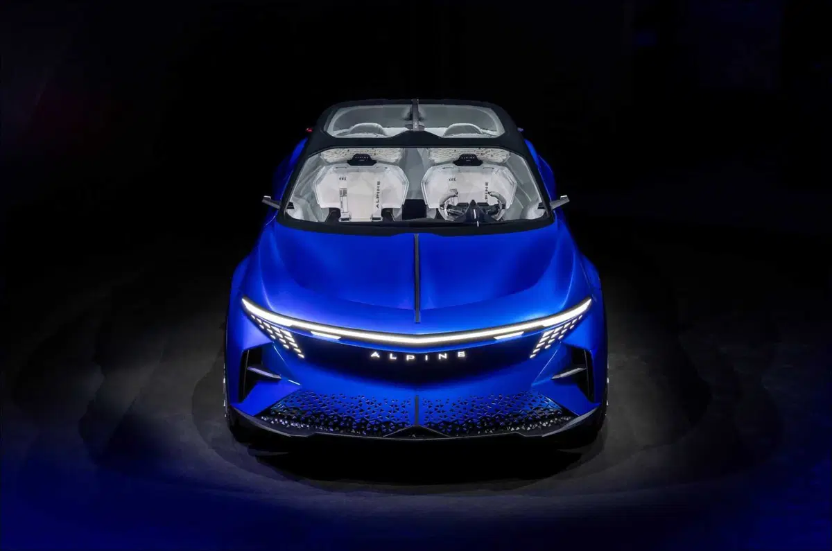 Alpine A390: l'anteprima della prossima fastback sportiva (7)