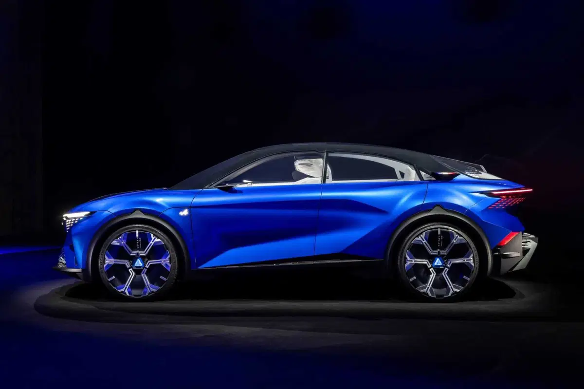Alpine A390: l'anteprima della prossima fastback sportiva (8)