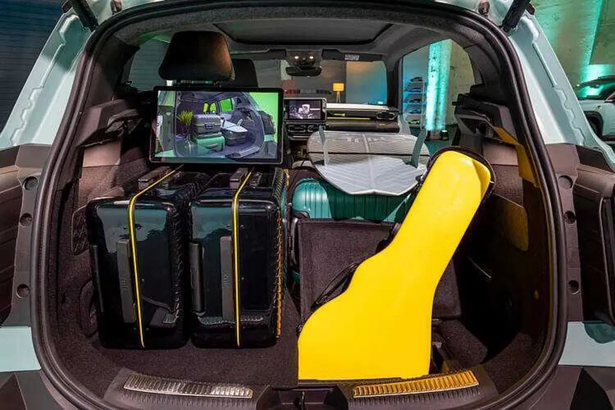 Renault 4 E-tech Electric: debutta a Parigi 2024 la B-Suv più nostalgica che c'è  (9)