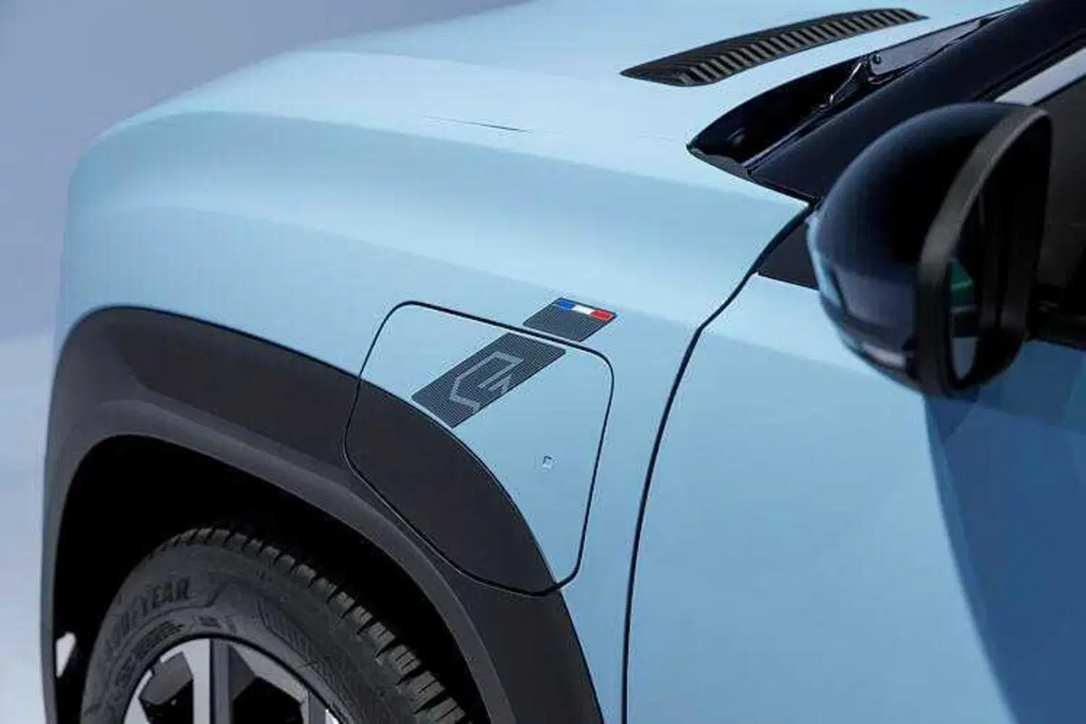 Renault 4 E-tech Electric: debutta a Parigi 2024 la B-Suv più nostalgica che c'è  (18)