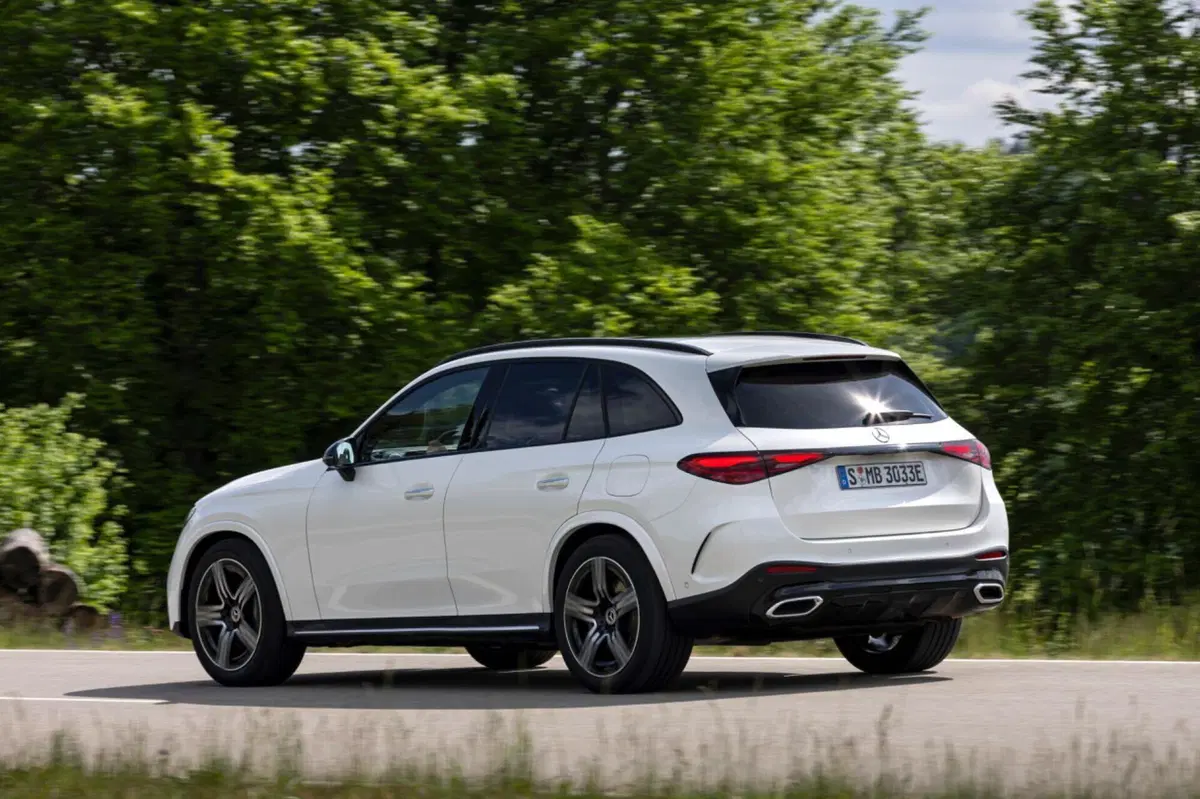 Mercedes-Benz GLC 2024: motorizzazioni, allestimenti e optional. Guida all’acquisto (26)