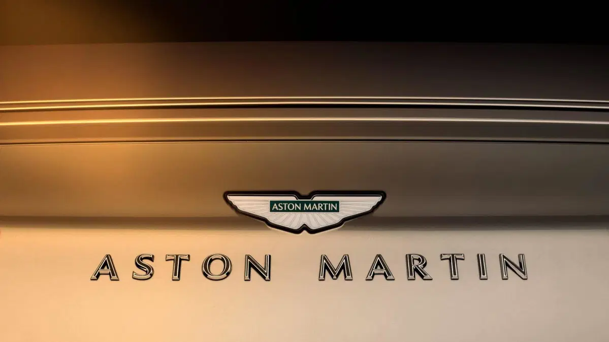 Aston Martin DB12: la saga di James Bond continua con la Goldfinger Edition  (14)