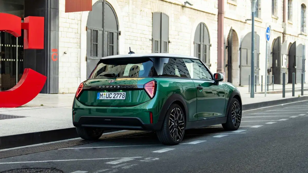 MINI Mini 3p 2.0 S Favoured auto (4)
