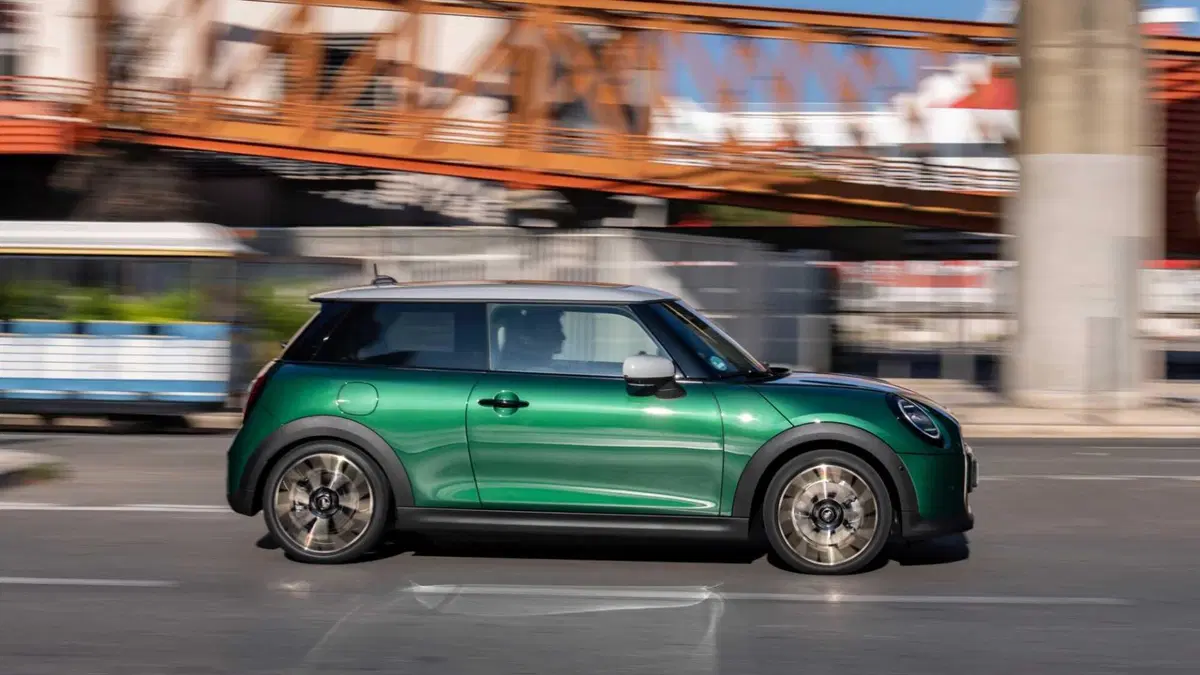 MINI Mini 3p 2.0 S Favoured auto (8)