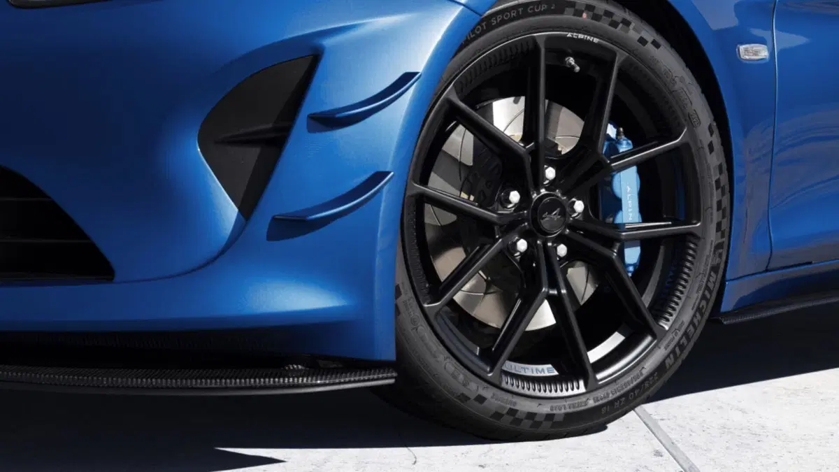 Alpine A110 R Ultime, la più potente al Salone di Parigi 2024 (16)