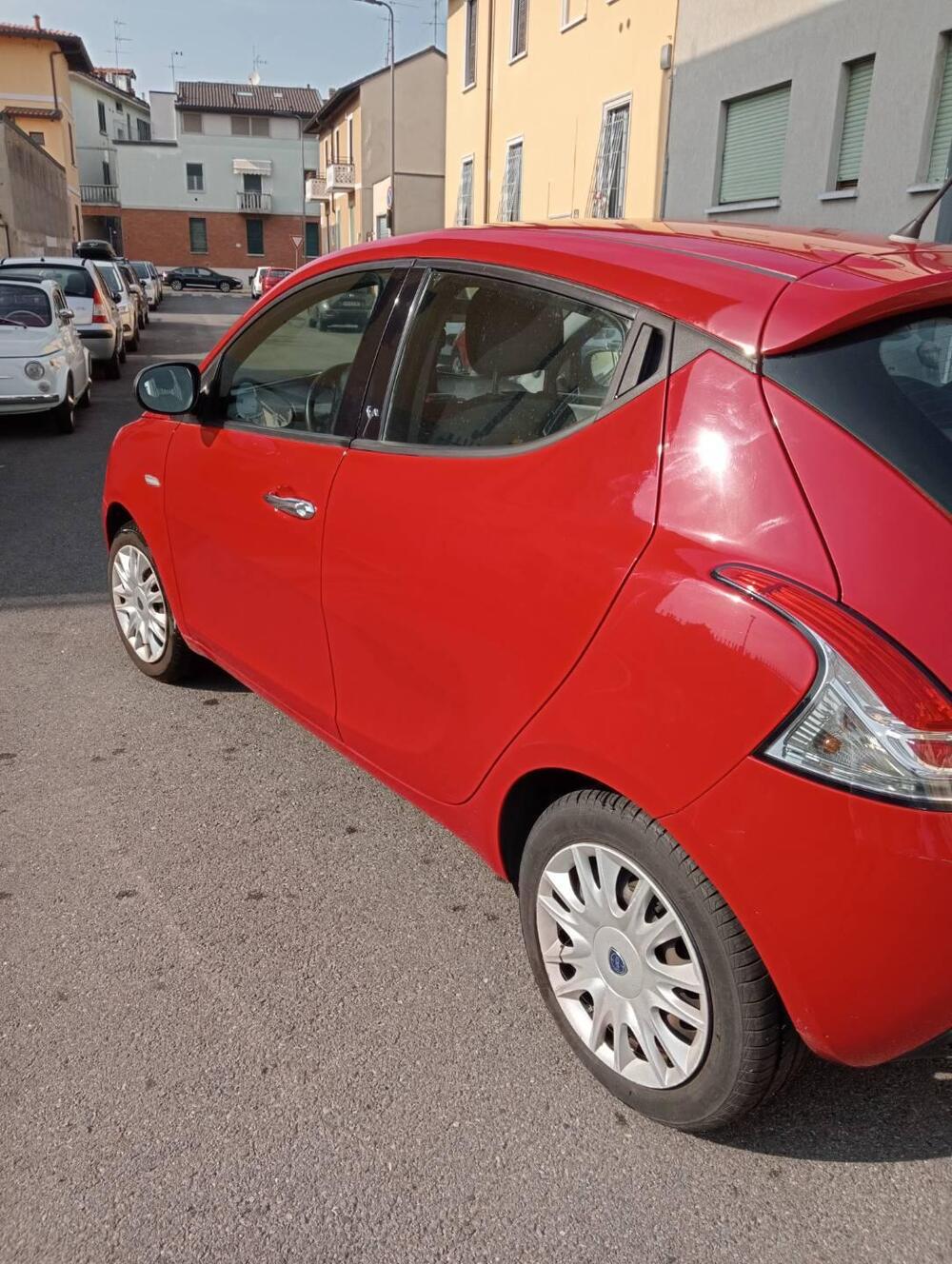 Lancia Ypsilon usata a Milano (5)