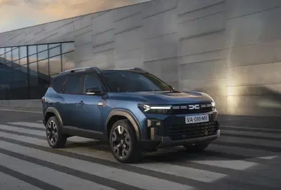 Dacia Bigster: scende in campo e le ha tutte contro. Top e flop