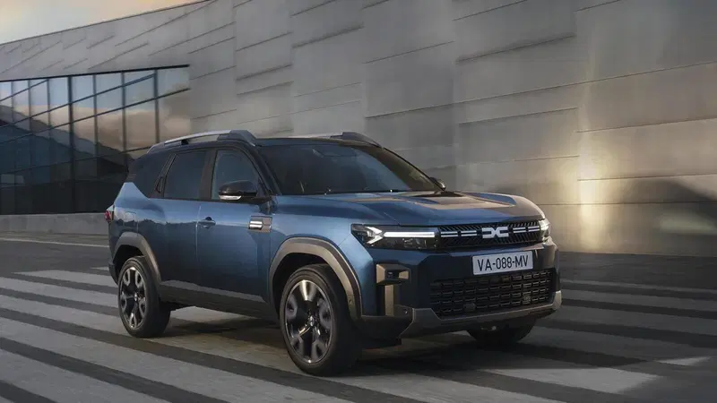 Dacia Bigster: scende in campo e le ha tutte contro. Top e flop