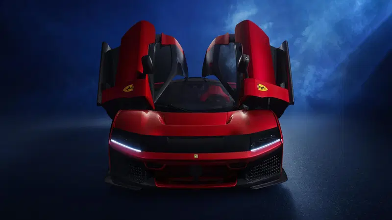 L'apertura porte della Ferrari F80