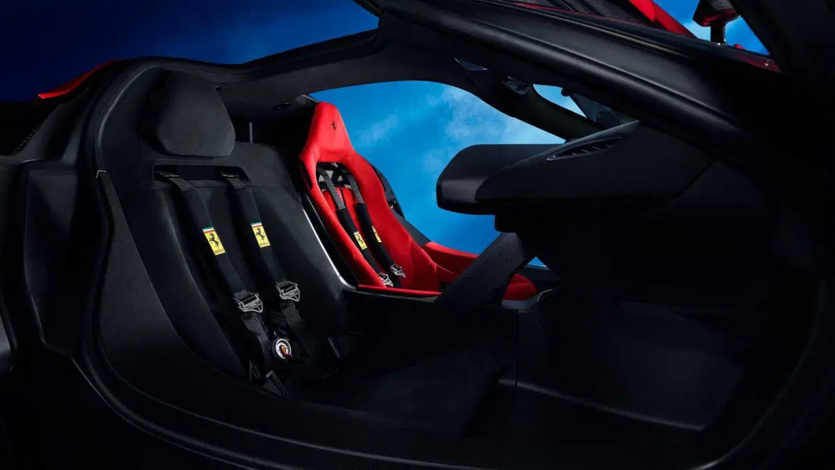 Nuova Ferrari F80: la supercar con V6 ibrido a quota 1200 cavalli! [VIDEO] (8)