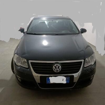 Volkswagen Passat 2.0 16V TDI 4mot. Comfortline  del 2006 usata a Vittoria