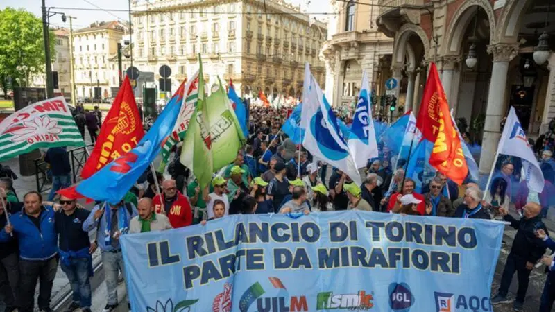 "Mirafiori &egrave; chiusa, ma ogni tanto riapre", oggi lo sciopero generale