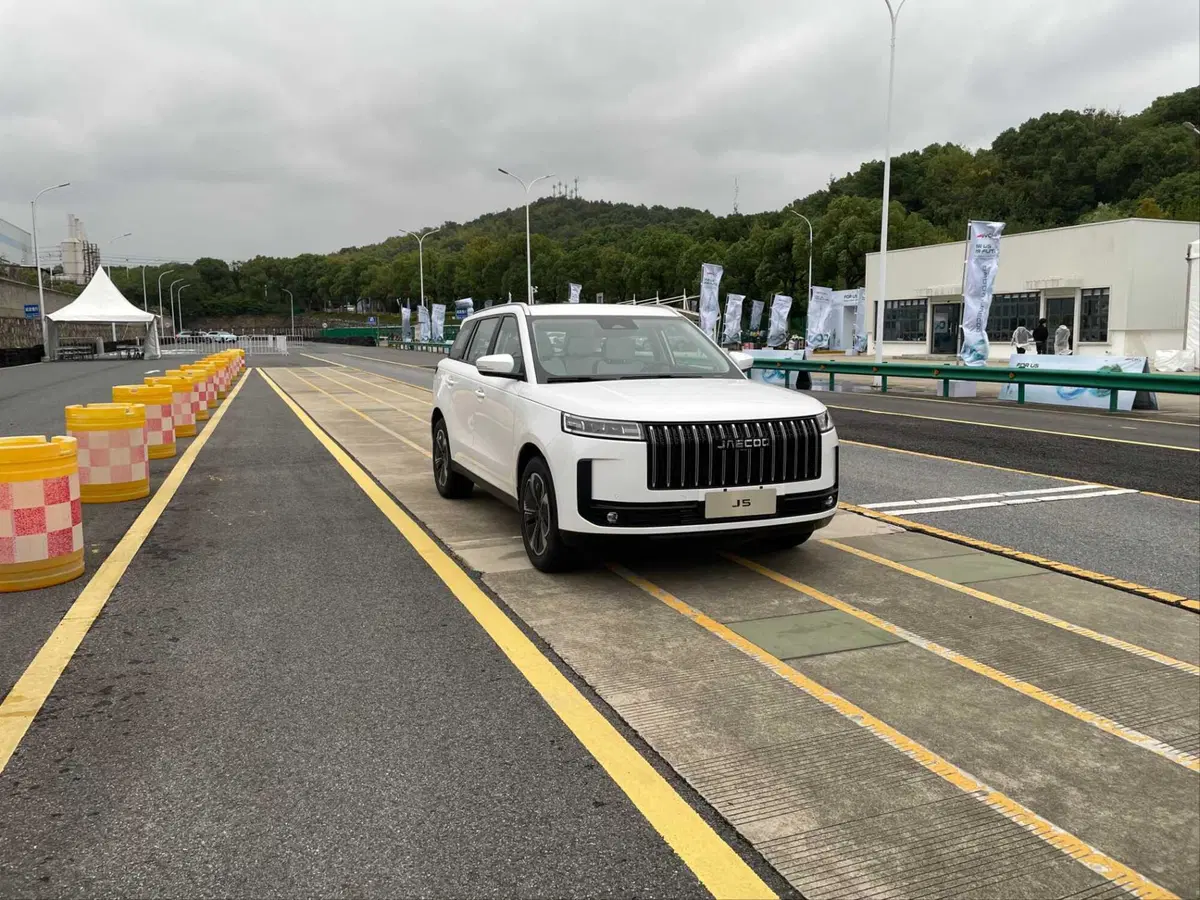 Jaecoo J5: svelata la nuova Suv di Chery, eccola dal vivo [VIDEO]