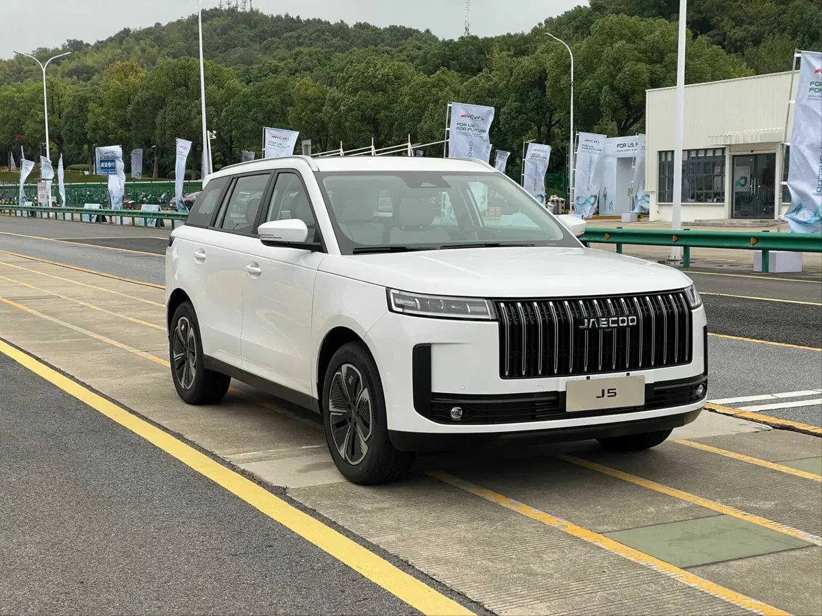 Jaecoo J5: svelata la nuova Suv di Chery, eccola dal vivo [VIDEO] (2)