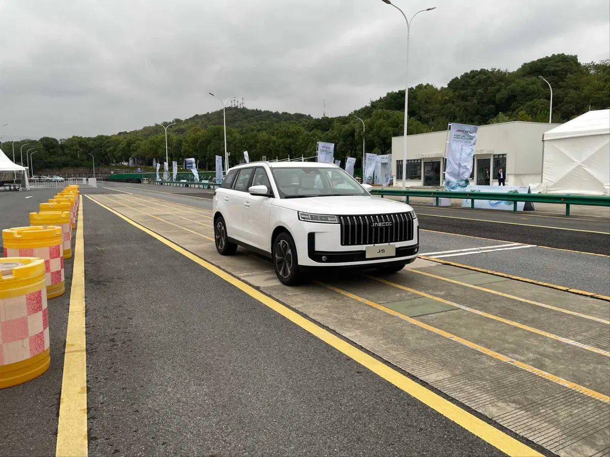 Jaecoo J5: svelata la nuova Suv di Chery, eccola dal vivo [VIDEO] (3)