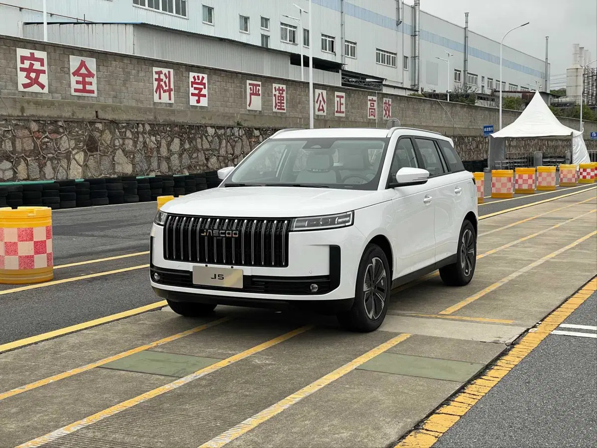 Jaecoo J5: svelata la nuova Suv di Chery, eccola dal vivo [VIDEO] (6)