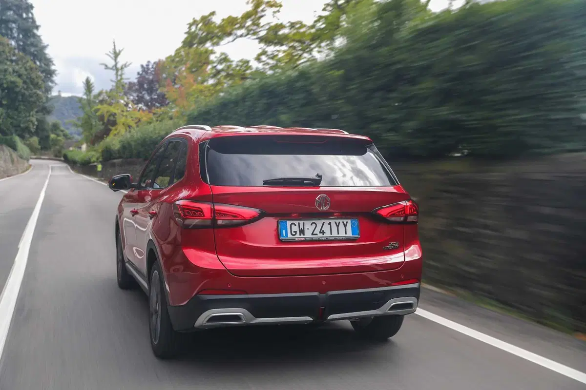 MG ZS Hybrid+ la nuova suv è più grande e efficiente nei consumo [VIDEO]  (4)