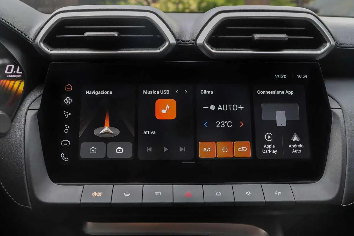 MG ZS Hybrid+ la nuova suv è più grande e efficiente nei consumo [VIDEO]  (7)
