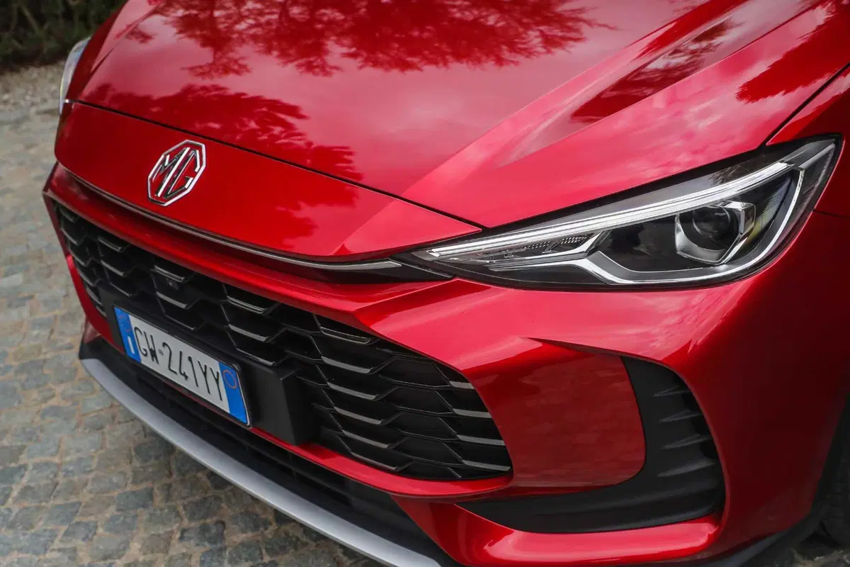 MG ZS Hybrid+ la nuova suv è più grande e efficiente nei consumo [VIDEO]  (11)