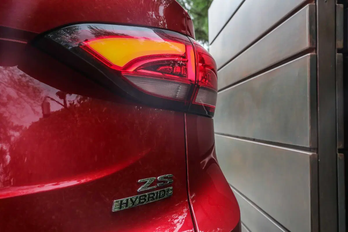 MG ZS Hybrid+ la nuova suv è più grande e efficiente nei consumo [VIDEO]  (12)