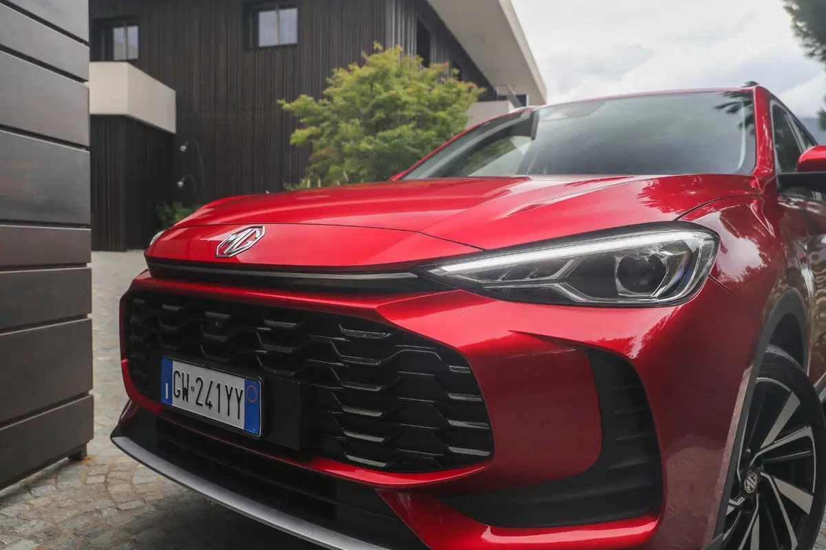 MG ZS Hybrid+ la nuova suv è più grande e efficiente nei consumo [VIDEO]  (13)