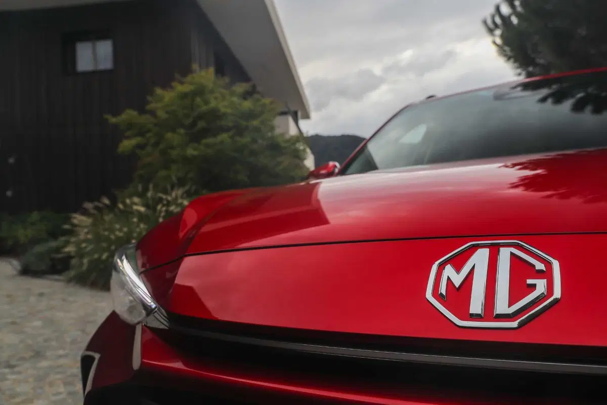MG ZS Hybrid+ la nuova suv è più grande e efficiente nei consumo [VIDEO]  (14)