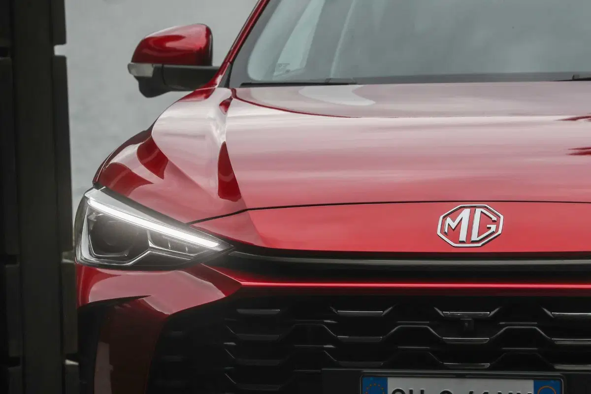 MG ZS Hybrid+ la nuova suv è più grande e efficiente nei consumo [VIDEO]  (15)