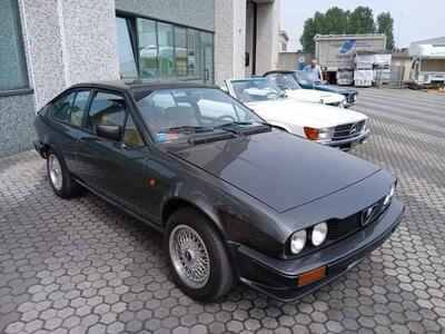 Alfa Romeo Alfetta GTV 2.0 130 CV d&#039;epoca del 1981 a Soresina