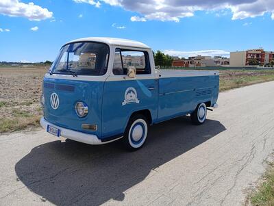 Volkswagen TRANSPORTER 2 T2 PICK  UPd&#039;epoca del 1968 a San Giorgio Ionico