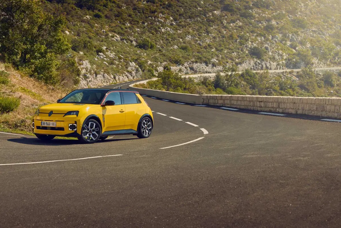 Renault 5, la guida in costa Azzurra (2)