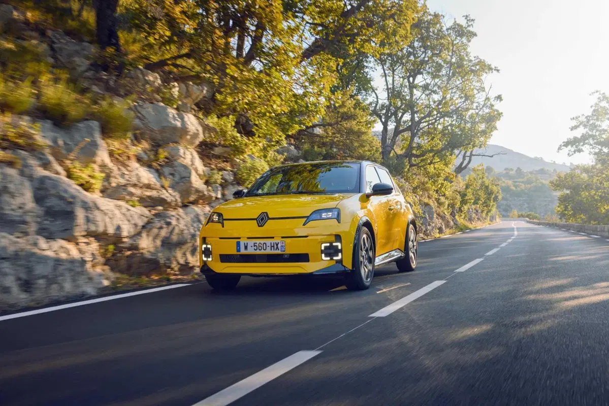 Renault 5, la guida in costa Azzurra (3)
