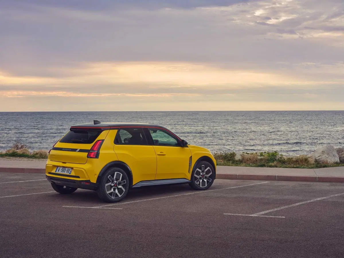 Renault 5, la guida in costa Azzurra (8)