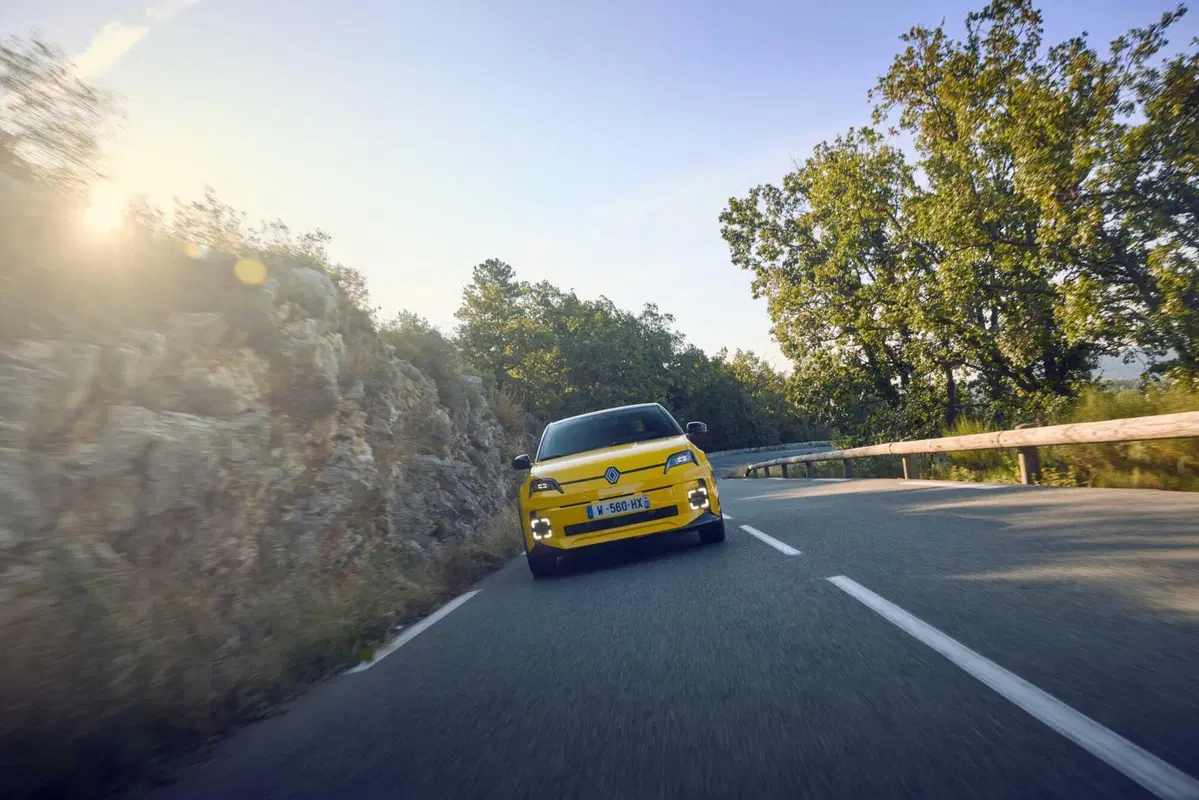 Renault 5, la guida in costa Azzurra (9)