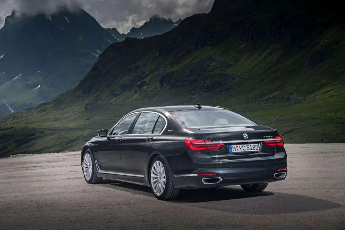 BMW 740e iPerformance, l'ammiraglia è ibrida (3)