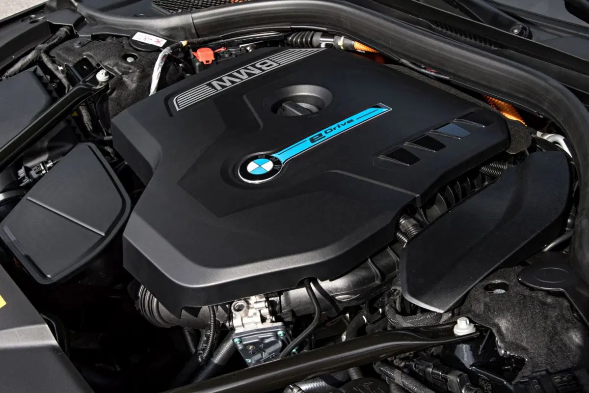 BMW 740e iPerformance, l'ammiraglia è ibrida (6)