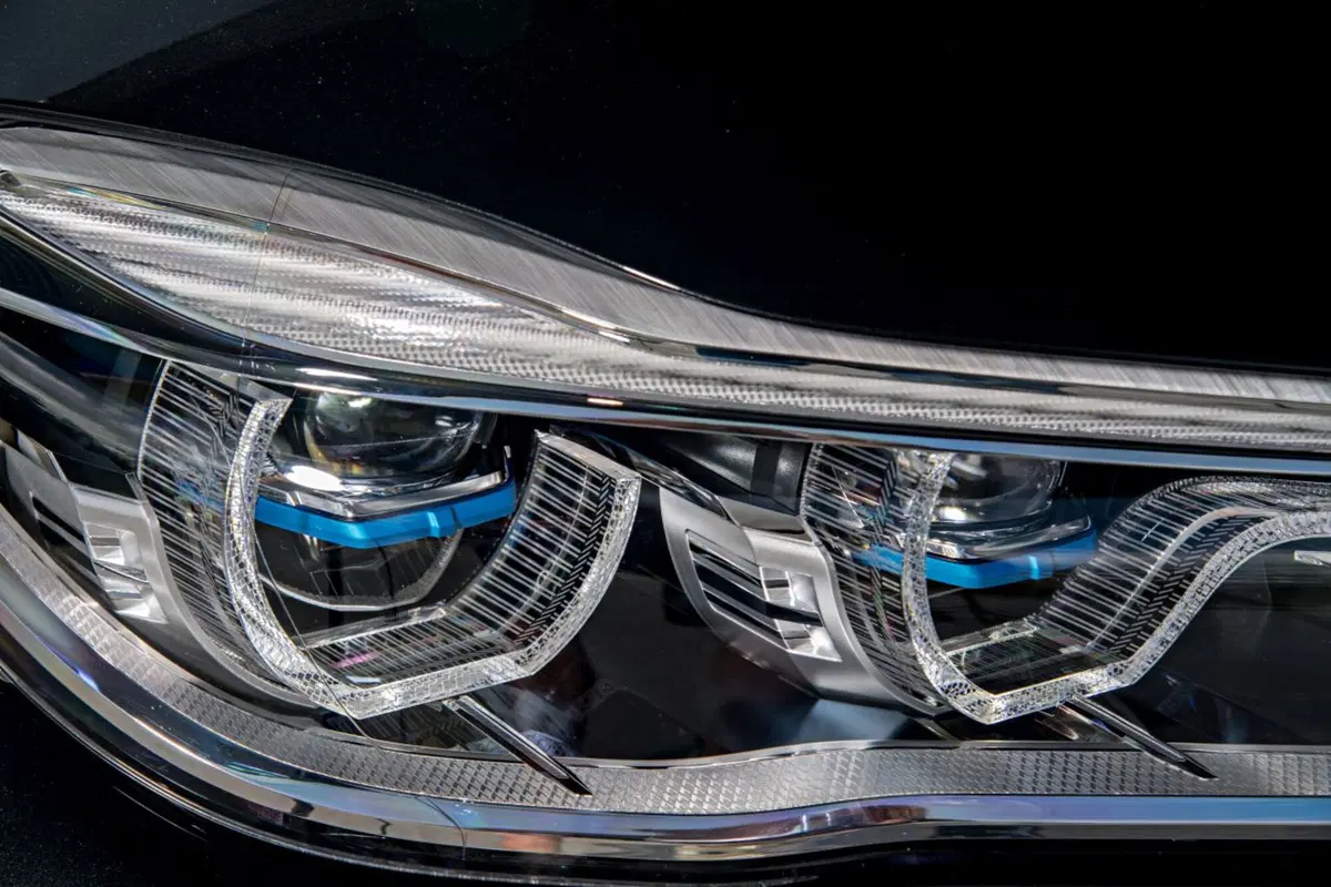BMW 740e iPerformance, l'ammiraglia è ibrida (7)