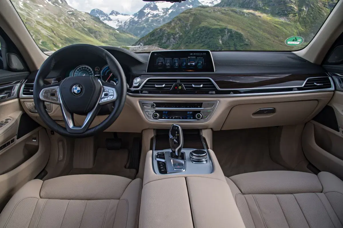 BMW 740e iPerformance, l'ammiraglia è ibrida (11)