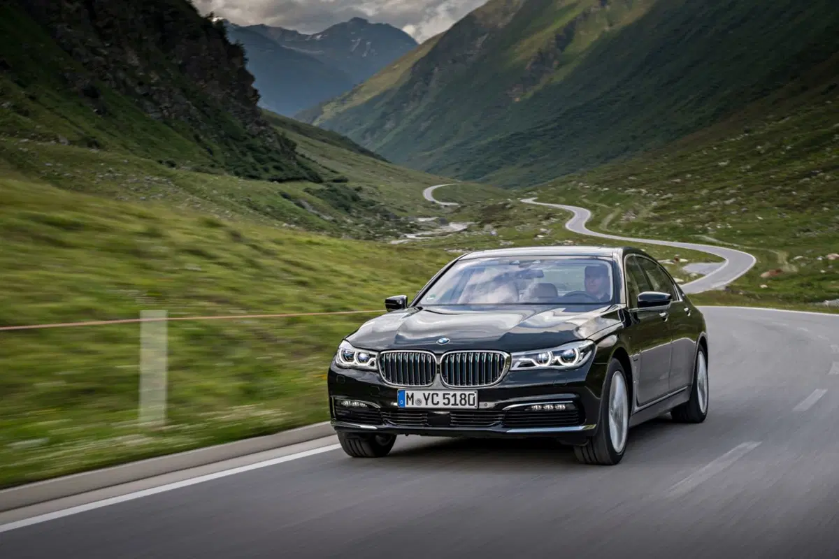 BMW 740e iPerformance, l'ammiraglia è ibrida (13)