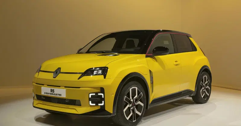 Renault 5 E-Tech Electric, i prezzi per l'Italia, le caratteristiche e la guida [VIDEO]