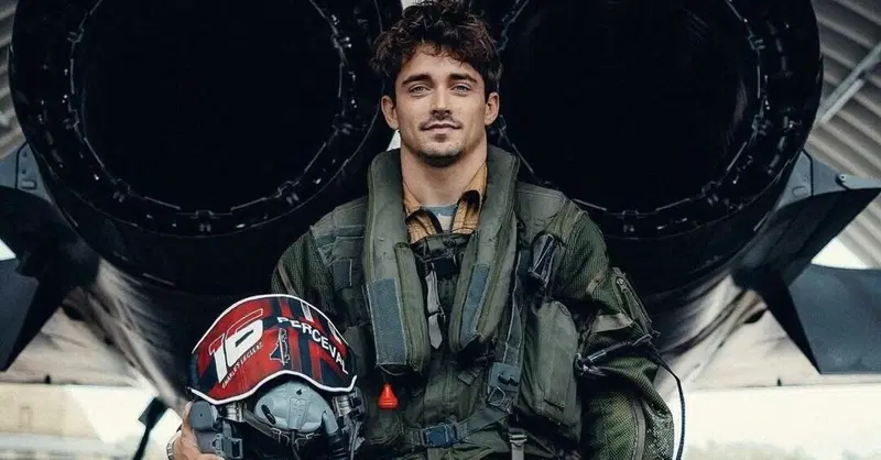 F1, Leclerc vola, ma non solo in pista: eccolo a bordo di un aereo da caccia dell'aeronautica francese